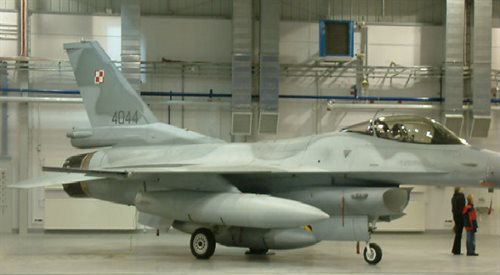 Szachownica na polskim F-16 Jastrząb, fot. Radomil talk, źr. Wikimedia Commonsdp