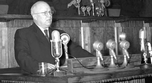 Nikita Chruszczow I sekretarz Komitetu Centralnego KPZR przemawia na XX Zjeździe Komunistycznej Partii Związku Radzieckiego, który odbył się w dniach 14-25 lutego 1956 w Moskwie.
