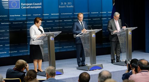 Szczyt UE w Brukseli: od lewej premier Litwy Laimdota Straujuma, szef Rady Europy Donald Tusk, Prezydent KE Jean-Claude Juncker