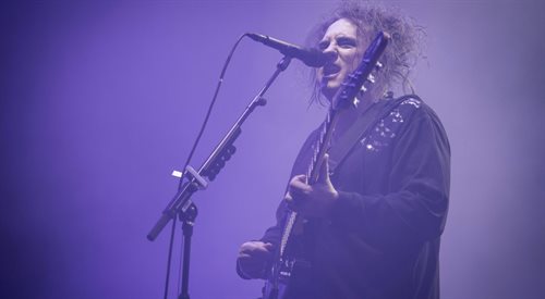 Robert Smith, lider The Cure, podczas koncertu zespołu w Oslo w październiku tego roku