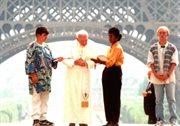 Światowe Dni Młodzieży. Modlitwa na placu Praw Człowieka w pobliżu wieży Eiffla. Paryż, 21 sierpnia 1997 r.