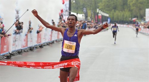Etiopczyk wygrał warszawski maraton, Polak dziewiąty