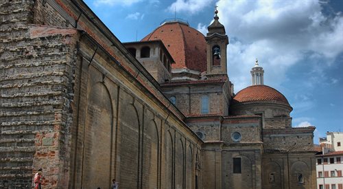 Fragmenty fasady kościoła San Lorenzo i przylegającej doń Kaplicy Medyceuszów