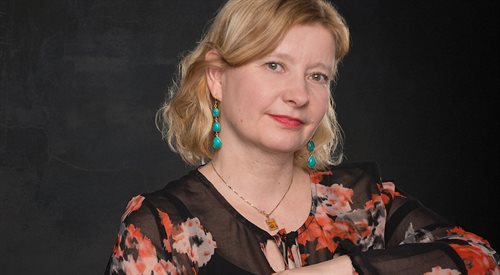 Maria Kalaniemi Jest absolwentką i wykładowczynią na Wydziale Muzyki Folkowej Akademii Sibeliusa
