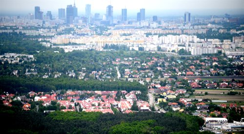 Panorama Bemowa z widocznym na horyzoncie centrum Warszawy