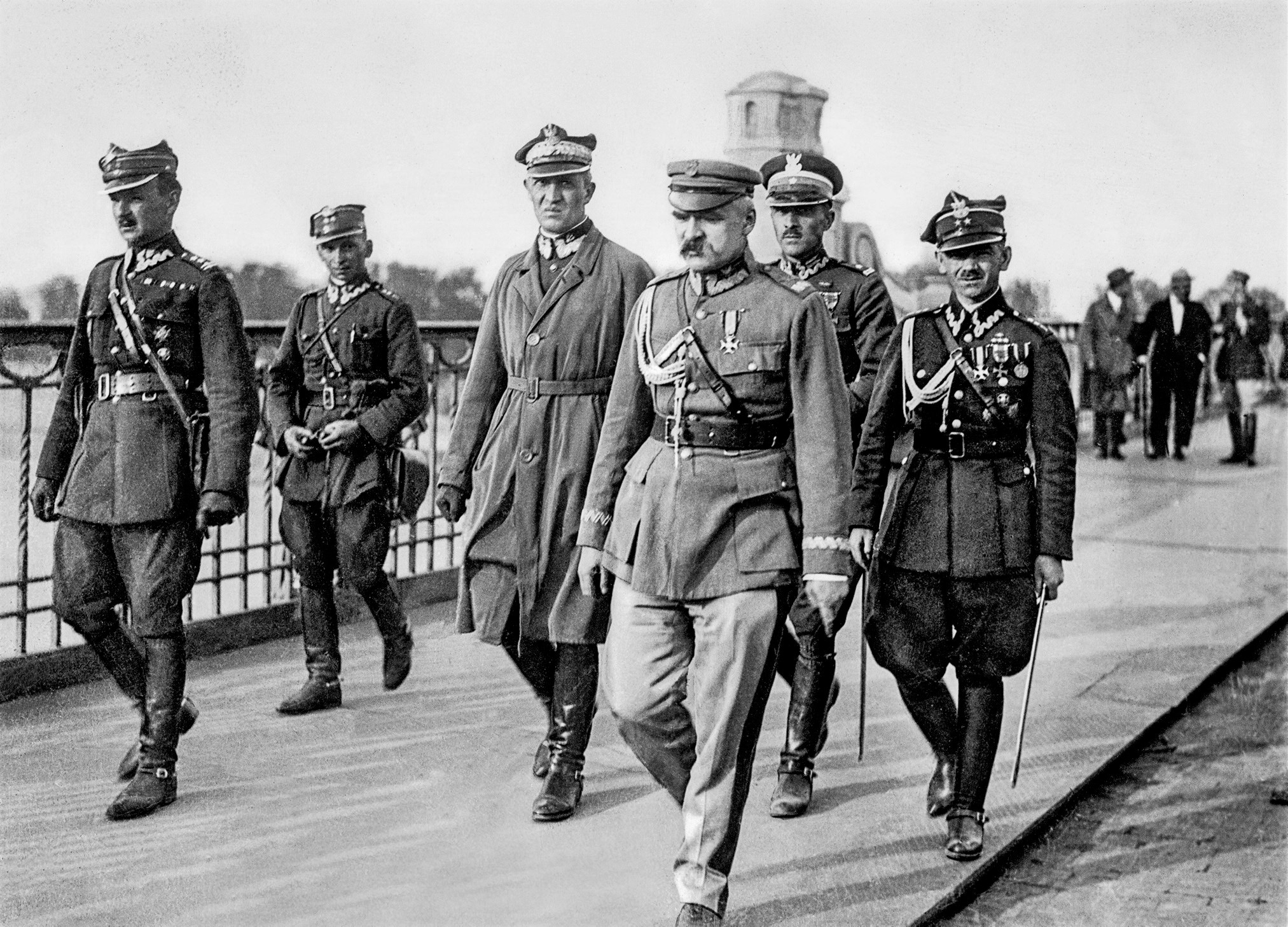 Marszałek Józef Piłsudski przed spotkaniem z prezydentem RP Stanisławem Wojciechowskim na moście Poniatowskiego, 12 maja 1926, źr. Wikimedia Commons/dp