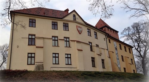 Zamek w Oświęcimiu przez wieki był siedzibą lokalnych władz. Po II wojnie mieścił się tu m.in. urząd pracy. Od 2010 pełni rolę muzeum