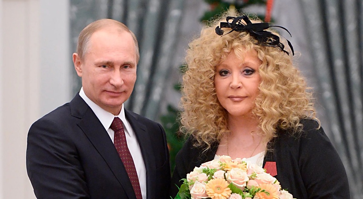 Vladimir Putin presents popular singer Alla Pugacheva with the Order For Service to the Motherland award during a ceremony in Moscow, Russia, 22 December 2014.