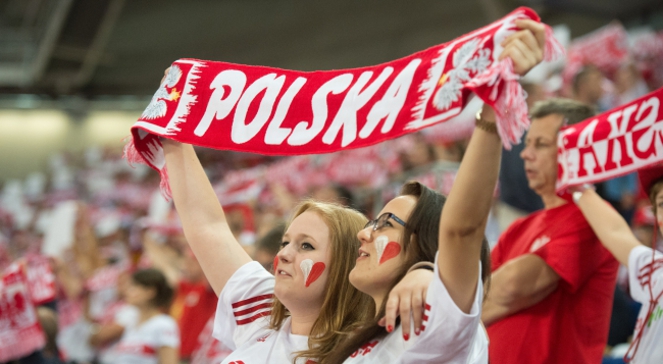 Polscy kibice w meczu grupy H mistrzostw świata siatkarzy z Brazylią w Łodzi