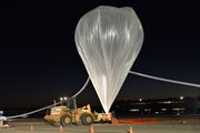 57-letni Alan Eustace pobił rekord wysokości w skoku ze spadochronem. Wiceszef internetowego giganta Google, skacząc z wypełnionego helem balonu, poprawił osiągnięcie Felixa Baumgartnera z 2012 roku. Skoczył z wysokości ponad 41 kilometrów 
