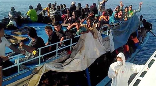 Uchodźcy u wybrzeży włoskiej wyspy Lampedusa