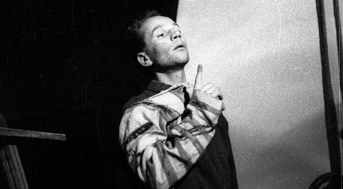 Miron Białoszewski jako aktor w spektaklu swojego autorstwa. Teatr Osobny, Warszawa 1959 r.