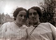Siostry: Janina z Olszewskich Zaporska i Maria z Olszewskich Lutosławska, Łuka Mołczańska, rok 1913.