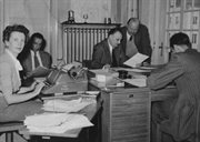 Redakcja dziennika radiowego. Widoczni od lewej: Maria Parczewska, Zdzisław Szyłeyko, Kazimierz Wierzbiański, Marian Piotrowski, tyłem: Sławomir Dunin-Borkowski (Monachium, 1957 r.)