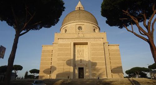 Gdyby losy wojny potoczyły się inaczej, nie byłoby tu bazyliki świętych Piotra i Pawła, lecz mauzoleum Benito Mussoliniego.