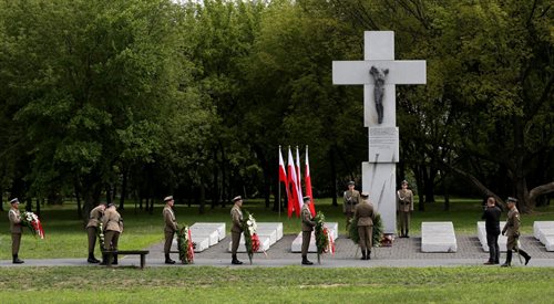 Obchody 72. rocznicy akcji Burza oraz 73. rocznicy Rzezi Wołyńskiej na skwerze Wołyńskim przy ulicy Gdańskiej w Warszawie