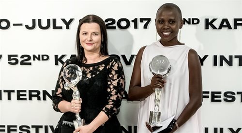 Jowita Budnik oraz Eliane Umuhire nagrodzone za role żeńskie w filmie Ptaki śpiewają w Kigali, Festiwal Filmowy w Karlowych Warach, 8 lipca 2017