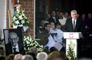 Prezydent Niemiec Joachim Gauck przemawia podczas mszy żałobnej w Bazylice Archikatedralnej św. Jana Chrzciciela w Warszawie