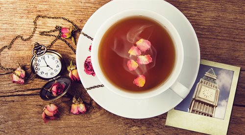 Tradycyjna herbatka o godz. 17 jest dla Billa Brysona symbolem wielu rzeczy, które uwielbia i które go denerwują (zdjęcie ilustracyjne)