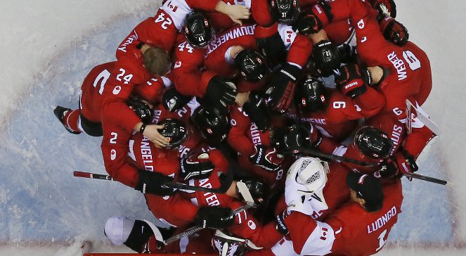 Radość Kanadyjczyków po zdobyciu złotego medalu w Soczi