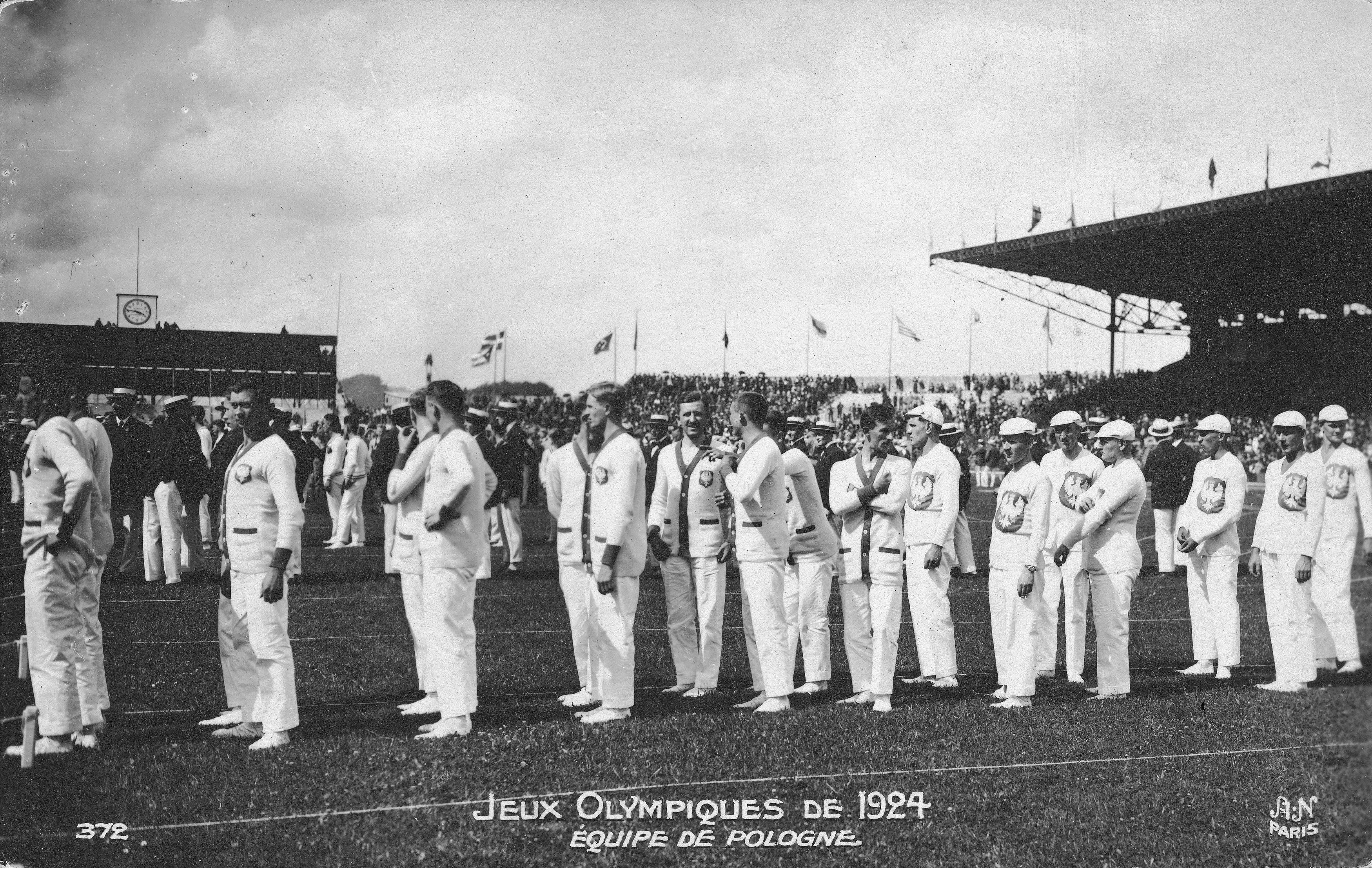 Reprezentacja Polski na otwarciu Igrzysk Olimpijskich w Paryżu 1924 roku na stadionie Colombes. NAC