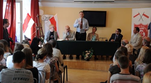 Rozpoczęcie roku szkolnego na obczyźnie zdelegalizowanego na Białorusi Liceum Humanistycznego im. Jakuba Kolasa, z udziałem przedstawicieli władz Warszawy