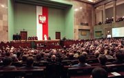 Po raz pierwszy w historii papież odwiedził Sejm. Jan Paweł II przemawia do połączonych izb polskiego parlamentu w obecności przedstawicieli władzy wykonawczej i sądowniczej, przy udziale korpusu dyplomatycznego. Warszawa, 11.06.1999
