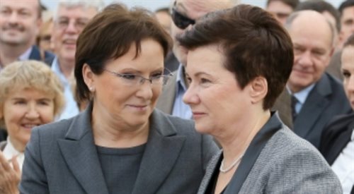 Ubiegająca się o reelekcję prezydent Warszawy Hanna Gronkiewicz-Waltz  i premier Ewa Kopacz  podczas konwencji wyborczej prezydent Warszawy