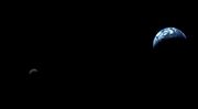 Ziemia i Księżyc w obiektywie Voyagera.