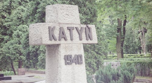 Krzyż Katyński. Cmentarz Wojskowy na Powązkach w Warszawie