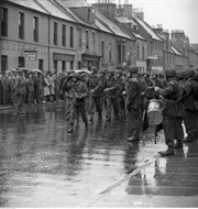 Defilada 1. Samodzielnej Brygady Spadochronowej. Cupar w Szkocji, 15.06.1944