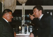 Spotkanie z okazji 40-lecia Rozgłośni Polskiej RWE. Widoczni od lewej: Zdzisław Kania i Leszek Perth (05.1992)

