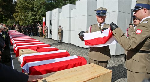 Uroczystość odsłonięcia panteonu-mauzoleum na Łączce na Wojskowych Powązkach w Warszawie i pochówek szczątków ofiar terroru komunistycznego