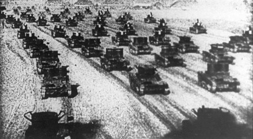 Na zdjęciu: pancerne zagony wojsk ZSRR wkraczają na terytorium Polski, łamiąc pakt o nieagresji - 17 września 1939.
