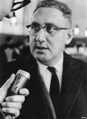 Były amerykański sekretarz stanu Henry Kissinger udziela wywiadu Radiu Wolna Europa, 1962 r.