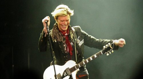 David Bowie podczas koncertu w Finlandii w 2003 r.