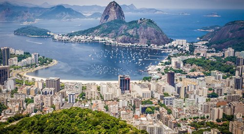 Rio de Janeiro - dawna stolica Brazylii - jest niezwykle malowniczo położonym miastem