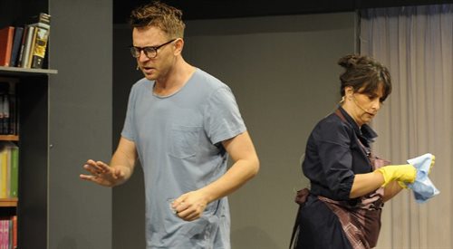 Wojciech Błach i Anna Korcz w sztuce Miłość z dostawą do domu, w reżyserii Olafa Olszewskiego. Premiera odbyła się w Teatrze Imka w Warszawie