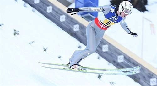 Skoki narciarskie - zdjęcie ilustracyjne