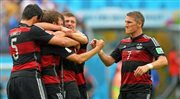 Niemcy cieszą się po strzelonej bramce w meczu z USA