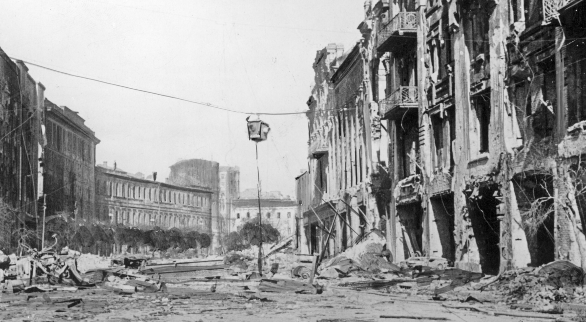 Ruiny ulicy w Kijowie. Rok 1941. Fot.: NAC