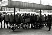 Zomowcy przygotowują się do rozpraszania manifestacji, 1982