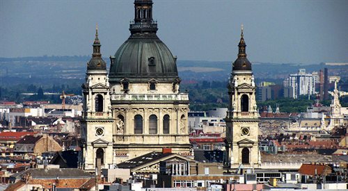 Widok na Bazylikę św. Stefana w Budapeszcie. Czy tamtejsi wierni tłumnie odwiedzą Polskę podczas Światowych Dni Młodzieży?