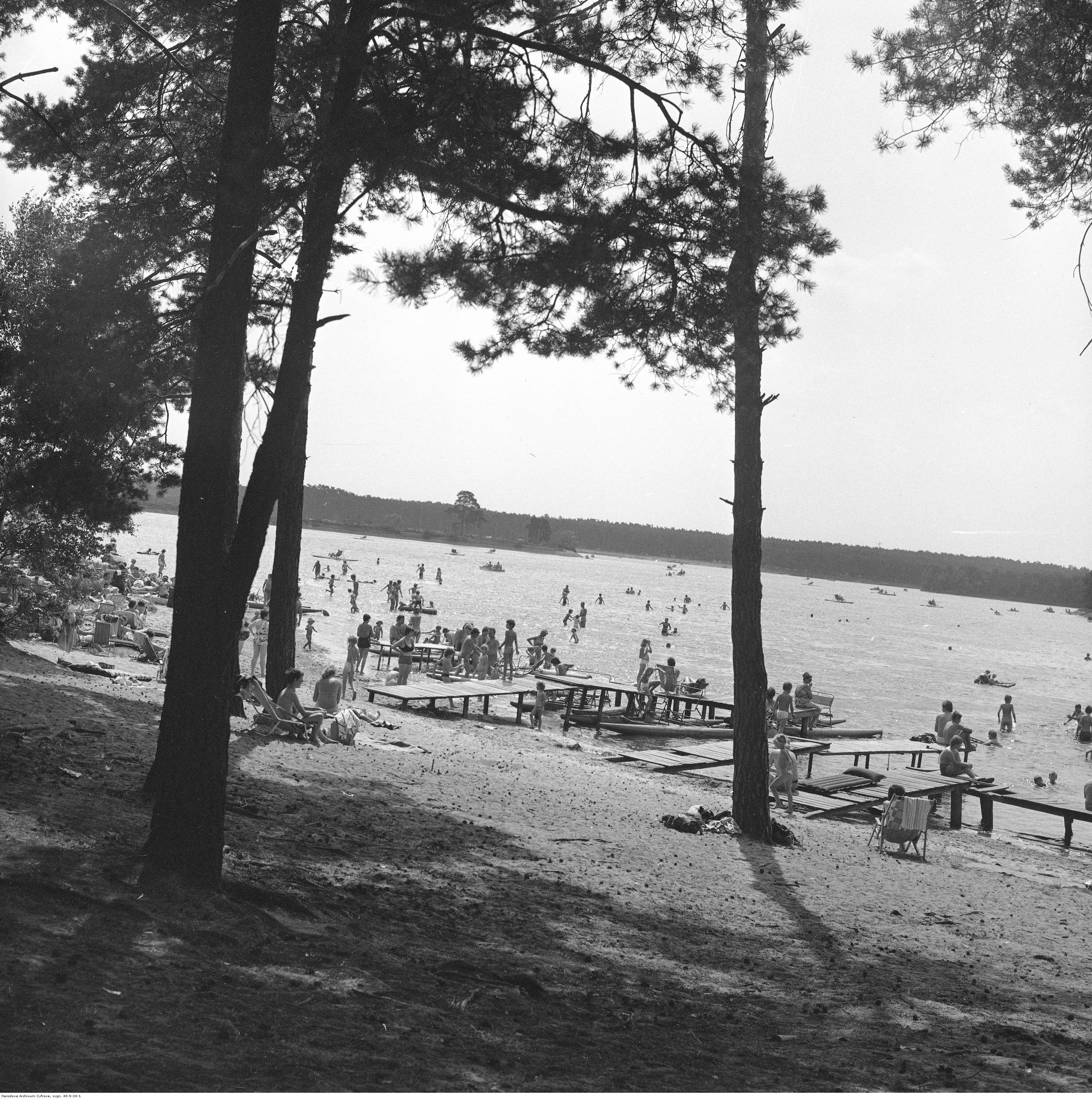 Rekreacja nad Jeziorem Sielpia, 1982 rok. NAC