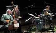 Nguyên Lê, Chris Jennigs i Jacek Kochan. Koncert Nguyên Lê Trio w Studiu Koncertowym Polskiego Radia im. W. Lutosławskiego, 27 stycznia 2015 r.
