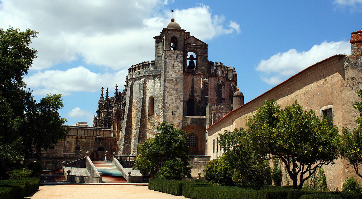Klasztor templariuszy  Tomar Portugalia 1200.jpg