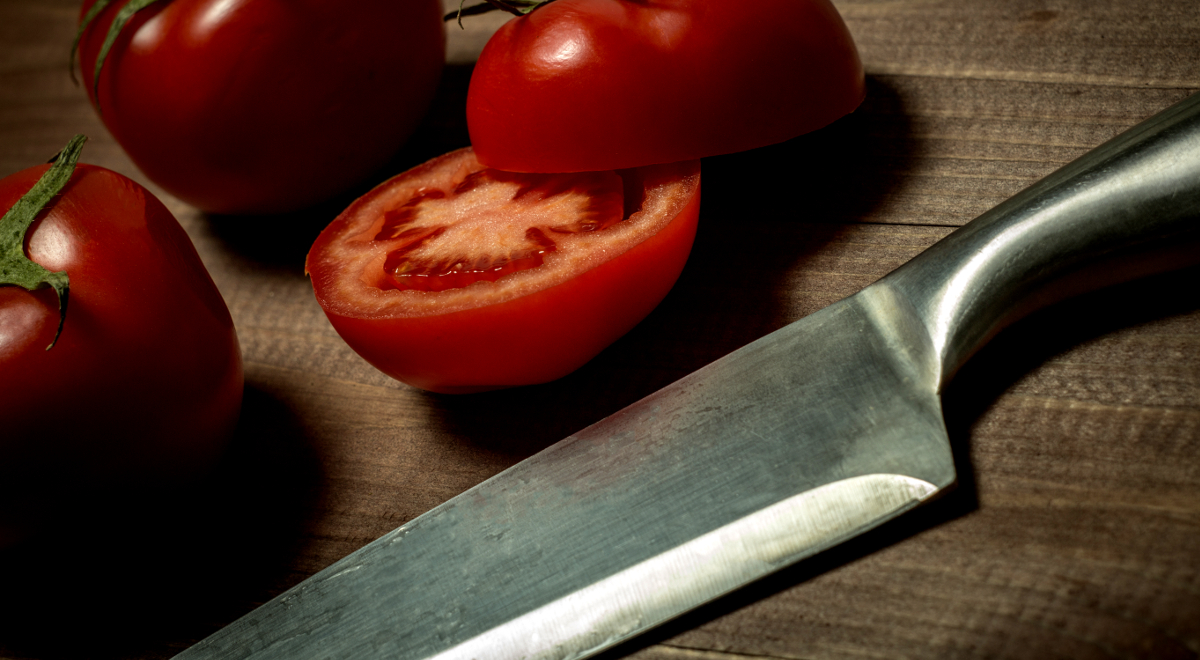 nóż pomidory 1200x660.jpg