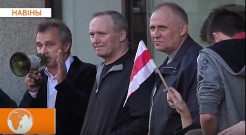 Pikieta opozycji w Mińsku. Na zdjęciu od lewej: Anatol Labiedźka, Uładzimir Niaklajeu, Mikoła Statkiewicz