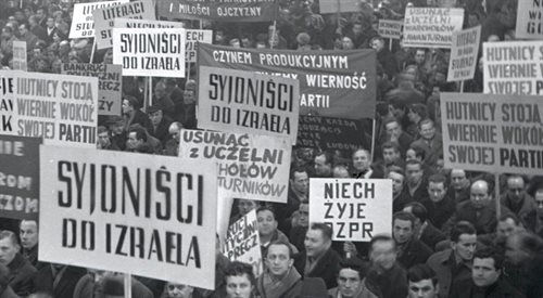 Jedna z wielu masówek  wieców poparcia dla antysyjonistycznej polityki partii komunistycznej (tu: wiec w krakowskiej Nowej Hucie, marzec 1968)