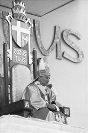 Ojciec Święty podczas Mszy Jubileuszowej w Częstochowie. Czerwiec 1983